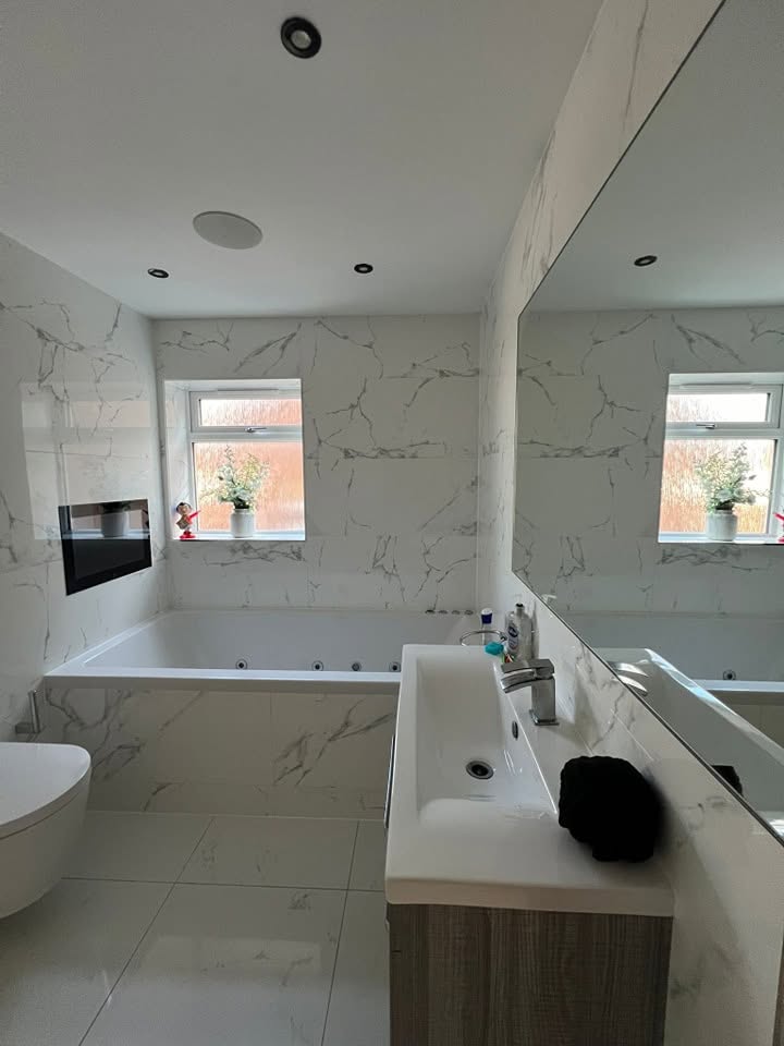 A bathroom cleaned by Little Kel’s